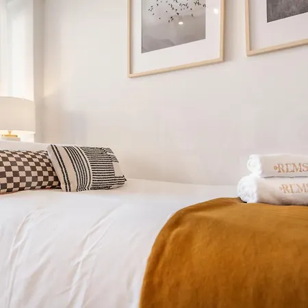 Apartament With Balcony, Close To The By Rems *
