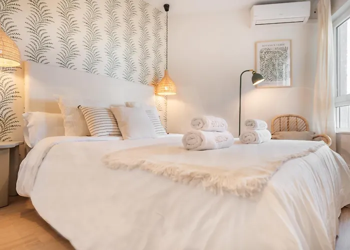 With Balcony, Close To The By Rems * Fuengirola