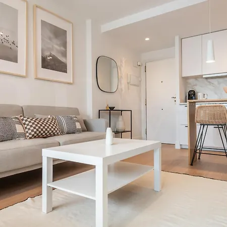 With Balcony, Close To The By Rems Apartamento *