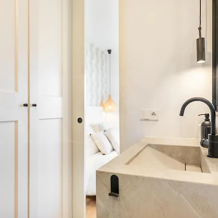 With Balcony, Close To The By Rems شقة