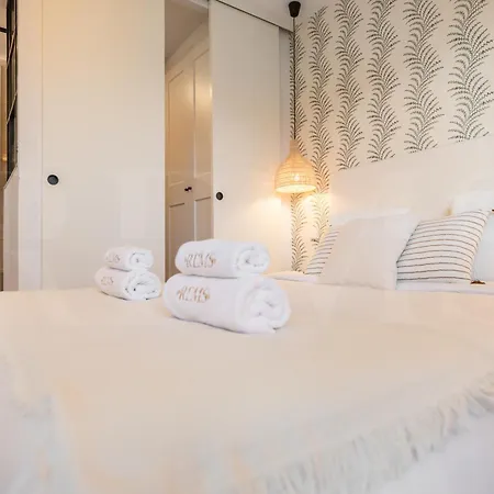 With Balcony, Close To The By Rems Appartement *