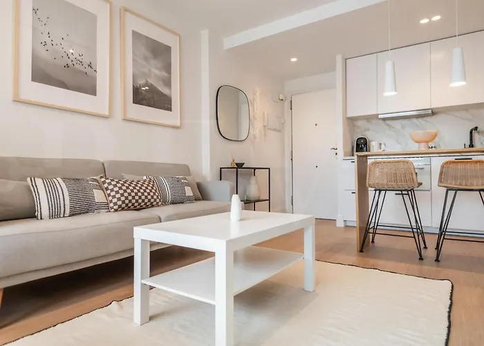 With Balcony, Close To The By Rems Apartamento *