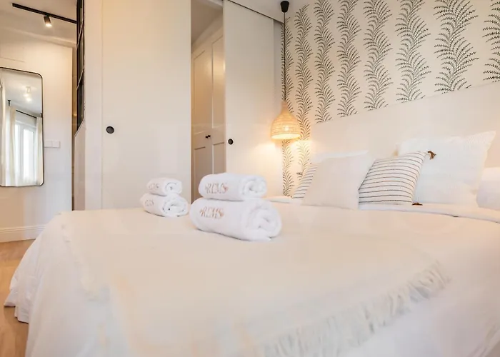 With Balcony, Close To The By Rems Apartamento *