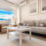 公寓 With Balcony, Close To The By Rems 丰希罗拉