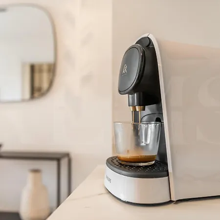 公寓 With Balcony, Close To The By Rems *