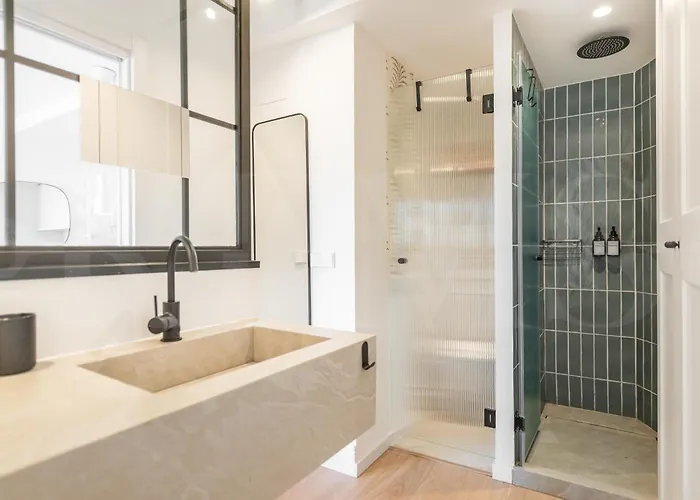 アパート With Balcony, Close To The By Rems