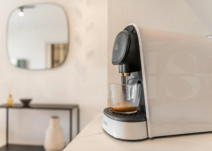 アパート With Balcony, Close To The By Rems *