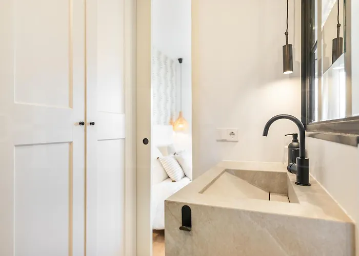 With Balcony, Close To The By Rems アパート